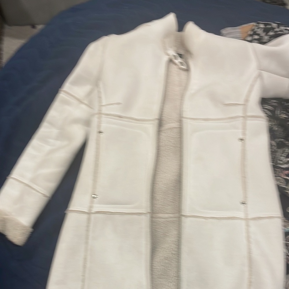 Beautiful coats - Picture 2 of 3